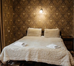 Двухместный номер с двуспальной кроватью и дополнительным местом в Пик Архыза