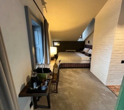 Двухместный номер Comfort с балконом двуспальная кровать в Конь в пальто