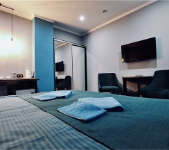 Улучшенный номер с одной кроватью размером Queen Size без окна (Отель Мёд) №9 в Мёд & Маяк