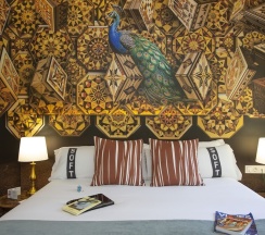 Двухместный номер Standard с балконом двуспальная кровать в Casual Ilbira Granada Hotel