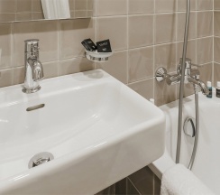 Стандарт с 1 двуспальной или 2 раздельными кроватями (2 этаж) в Vania rooms