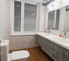 Двухместный люкс (Малый корпус) с 2 комнатами с балконом двуспальная кровать в Литфонд