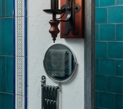 Джуниор Cюит в Welcome House