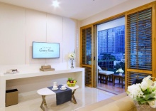 Люкс с 3 комнатами с балконом в Grande Centre Point Hotel Ploenchit