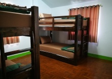 Кровать в общем номере в Stay With Jame Hostel