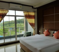 Двухместный номер Deluxe c 1 комнатой с видом на горы двуспальная кровать в Breeze Hill Hotel