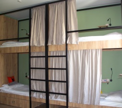 Место в 10ти местной женской комнате в Heritage