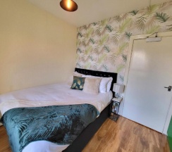 Апартаменты с 3 комнатами в 3 Bedroom Aprtmt at Sensational Stay Serviced Accommodation Aberdeen- Froghall Avenue