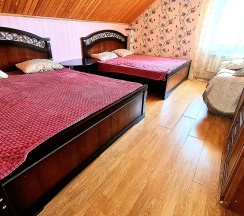 Семейный номер Classic с красивым видом из окна в Green house