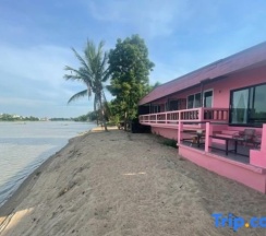 Номер Deluxe в Techno Riverview Resort
