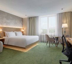 Улучшенный номер Делюкс с кроватью размера «King-size» в Hilton Garden inn Kaluga
