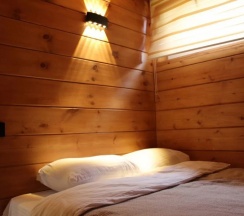 Коттедж с балконом и с красивым видом из окна в Красные Скалы