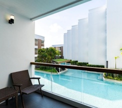 Двухместный номер Deluxe с видом на бассейн двуспальная кровать в Bella Nara Phuket Naiyang Beach