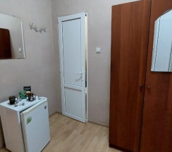 Комната стандарт с 1 односпальной и 1 двуспальной кроватью в Ванилька