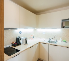 Представительский люкс с джакузи и террасой в Кортъярд Марриотт Сочи Красная Поляна