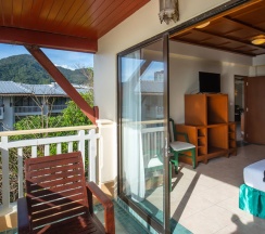 Двухместный полулюкс с балконом двуспальная кровать в Karon Princess Hotel