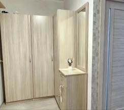 Пятиместные апартаменты с балконом и с красивым видом из окна в Живи уютно