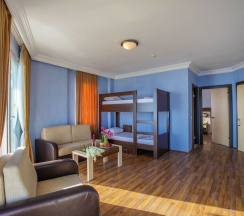 Двухместный семейный люкс 2 отдельные кровати в Hawaii Suite Beach Hotel