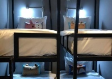 Кровать в общем номере (мужской номер) в The Bed Hostel at Patong