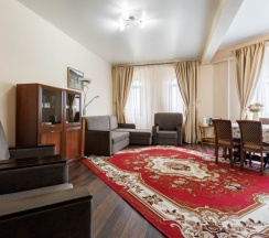 Двухместные апартаменты с 3 комнатами с балконом и с видом на море двуспальная кровать в Дом Москвы