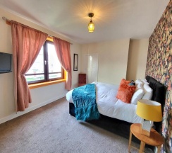 Апартаменты с 3 комнатами в 3 Bedroom Aprtmt at Sensational Stay Serviced Accommodation Aberdeen- Froghall Avenue