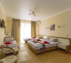 4-местный номер стандарт с балконом в ТриО