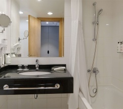 Стандартный номер с одной двуспальной кроватью и софой в Холидей Инн Москва Сокольники