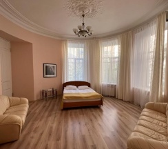 Четырехкомнатная квартира с отдельным входом Невский 90 в Агни