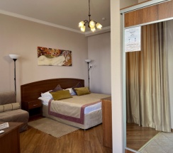 Стандарт с одной большой кроватью в Маяк дом