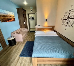 Семейный номер с балконом и видом на море в Hotel Pallada