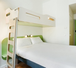 Номер Standard для маломобильных – двуспальная кровать с верхним ярусом в ibis Budget Москва Панфиловская