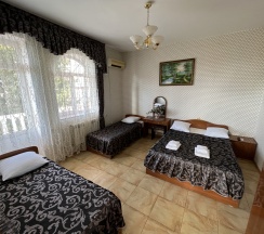 Четырехместный номер с балконом в Десятка