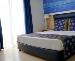 Одноместный номер Standard с балконом и с видом на море двуспальная кровать в Club Aqua Plaza