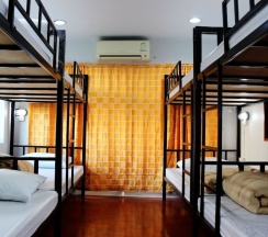Кровать в общем номере в Home Base Hostel - Adults Only