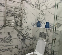 2-комнатные апартаменты люкс с 1 двуспальной кроватью и диваном с видом на море в Apart Ru Hotel