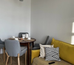Апартаменты Comfort с 3 комнатами с видом на город в Апартаменты WHITE APARTMENT рядом с центром