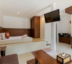 Двухместное бунгало Deluxe с видом на сад двуспальная кровать в Club Bamboo Boutique Patong Beach Resort