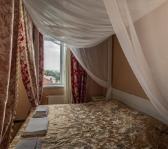 Номер люкс с 1 двуспальной кроватью в Изумруд