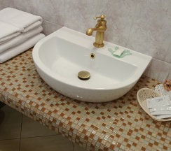 Апартаменты с просторной спальней, обеденной зоной и балконом в My Favourite Garden Hotel