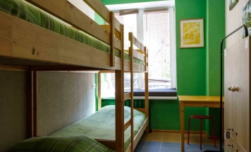 Верхнее место в четырехместном мужском номере в Yo! Hostel