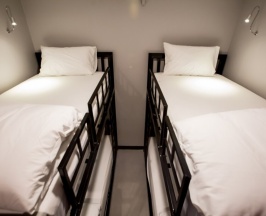 Кровать в общем номере (женский номер) в Jellybean The Blocks Hostel Sukhumvit 10