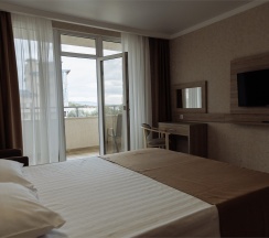 FAMILY JUNIOR SUITE PLUS с боковым видом на море в Эмеральдика