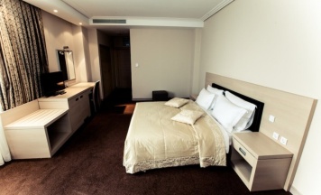 Двухместный номер Mattisse Standard с видом на город двуспальная кровать в Caspian Riviera Grand Palace