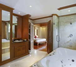 Номер Deluxe с балконом в Andaman Princess Resort & Spa