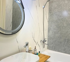 Трёхместная студия с красивым видом из окна в Апартаменты Insan apart