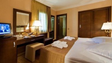 Двухместный клубный номер Standard Large двуспальная кровать в Latanya Park Resort