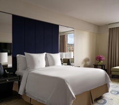Номер Люкс Four Seasons Экзекьютив с видом на Кремль Кинг в Four Seasons Hotel Moscow