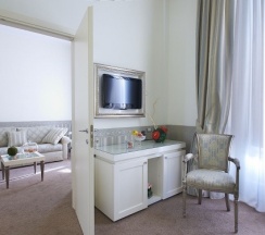 Двухместный Oriente Suite двуспальная кровать в JR Hotels Oriente Bari