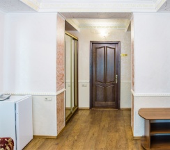 Люкс трехкомнатный ,в основном корпусе. в Кристалл