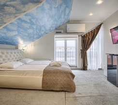 Двухместные апартаменты 17 Мансарда с видом на море двуспальная кровать в Exclusive Hotel&Apartments